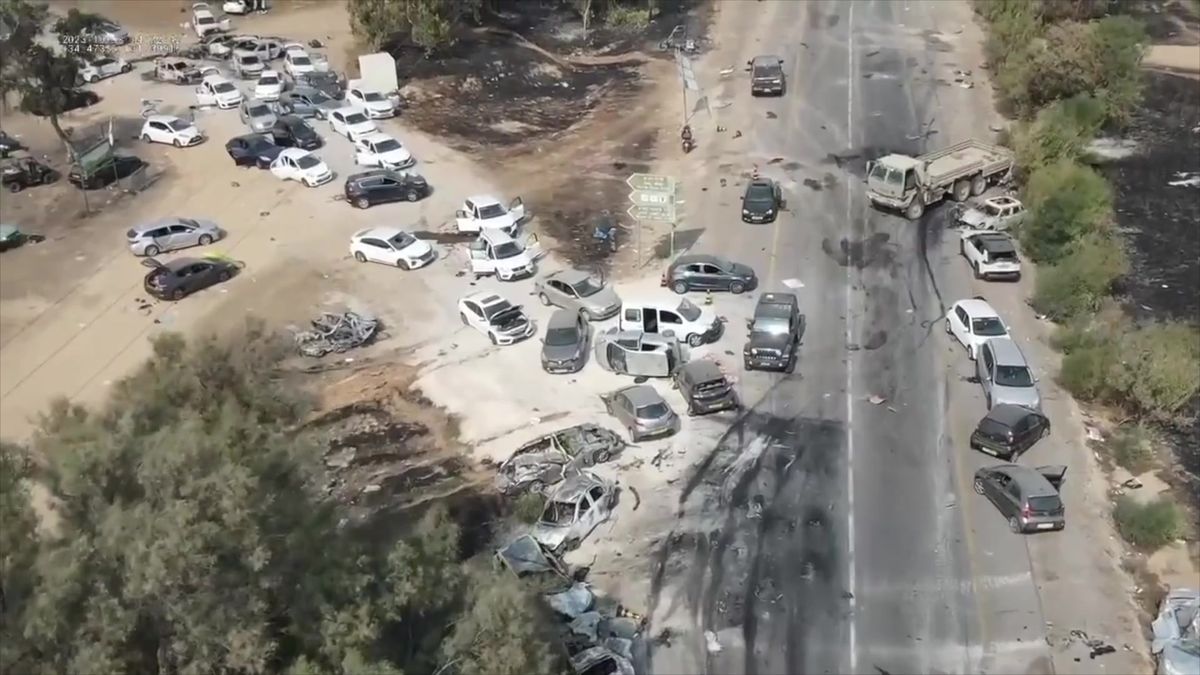 Záběry z dronu ukazují okolí festivalu, který zmasakroval Hamás